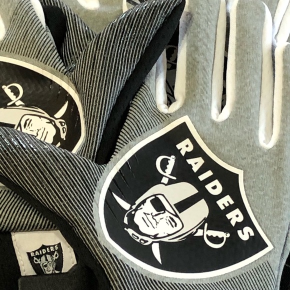 NWT 2015 OAKLAND RAIDERS LAS VEGAS STADIUM GLOVES - Picture 4 of 8